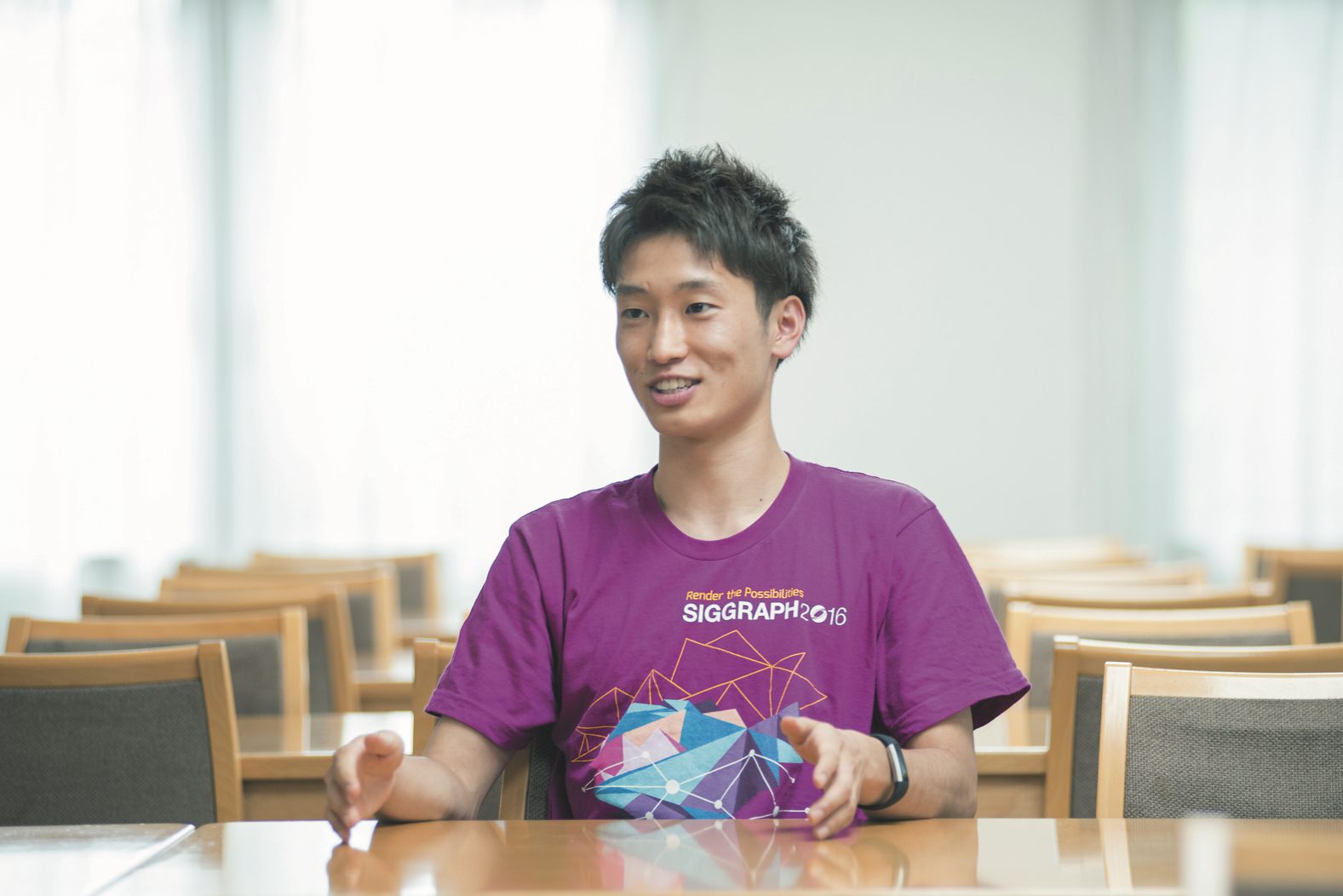 専門分野を活かして、世界を幸せにしたい。（先進工学研究科物理学専攻／修士2年）